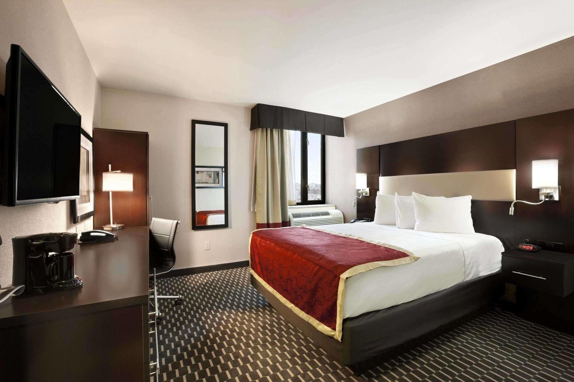 Howard Johnson By Wyndham Jamaica Ny Near Airtrain Jfk Hotel 3*