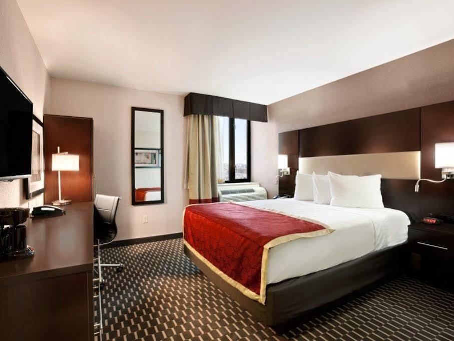 Howard Johnson By Wyndham Jamaica Ny Near Airtrain Jfk Hotel New York