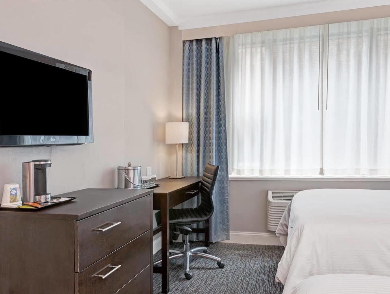 Wyndham Garden Long Island 3*
