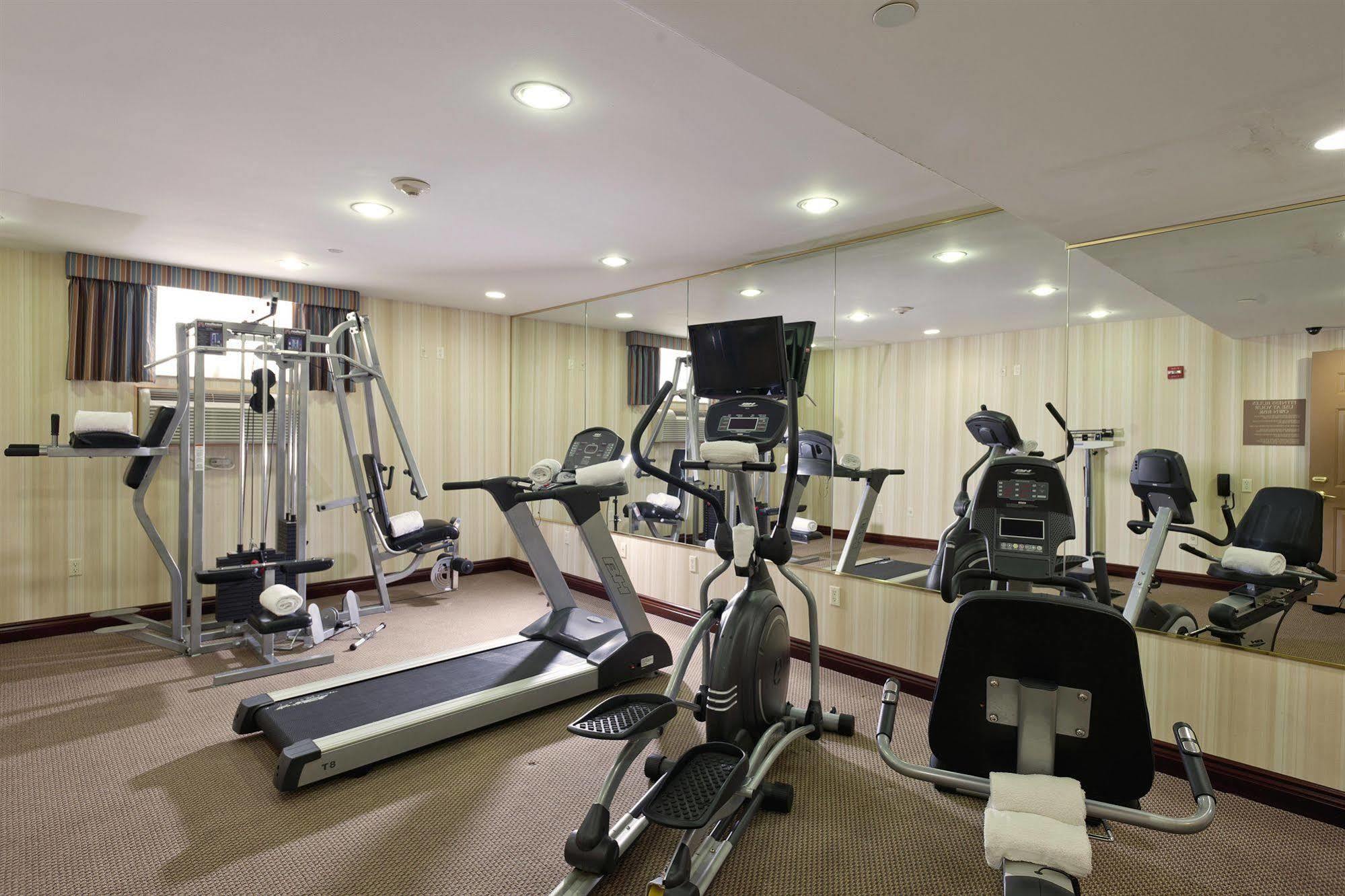 Hotel Queens County And 3*