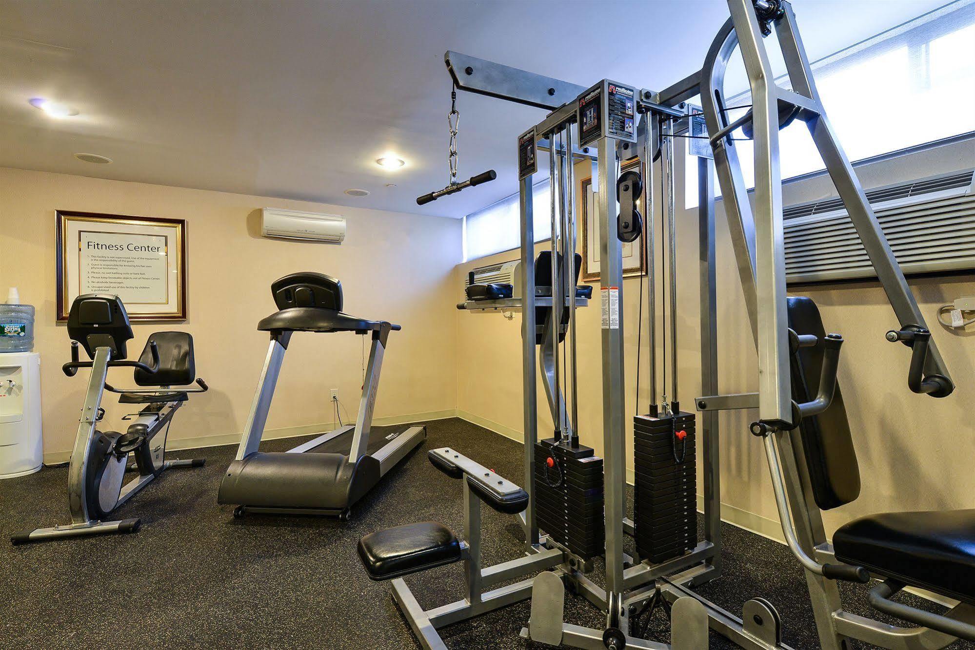 Hotel Country & By Radisson, Staten Island