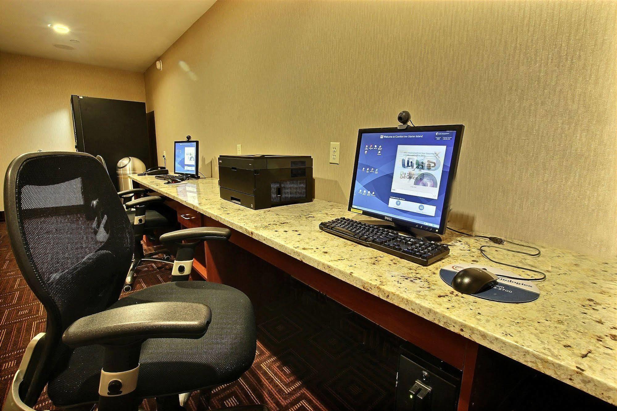 Country & By Radisson, Staten Island Hotel 3*