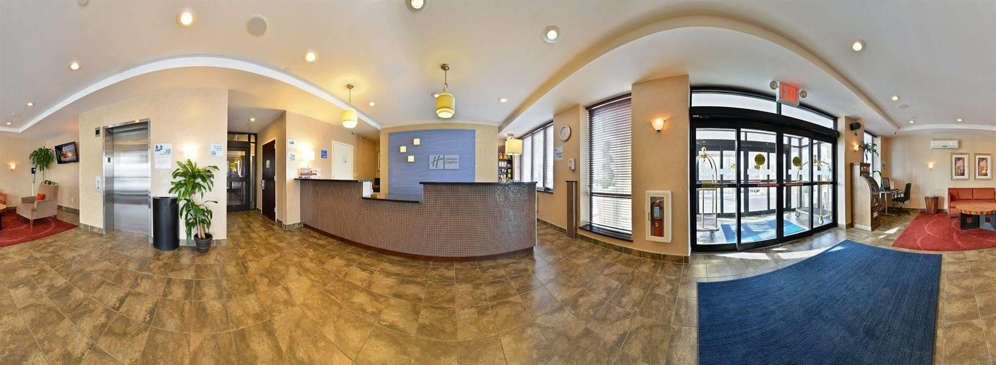 Hotel Country & By Radisson, Staten Island 3*