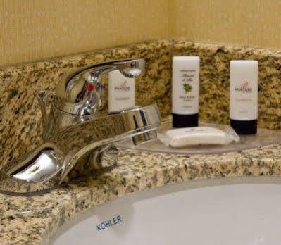 Fairfield & By Marriott Long Island City/manhattan View Hotel 3*