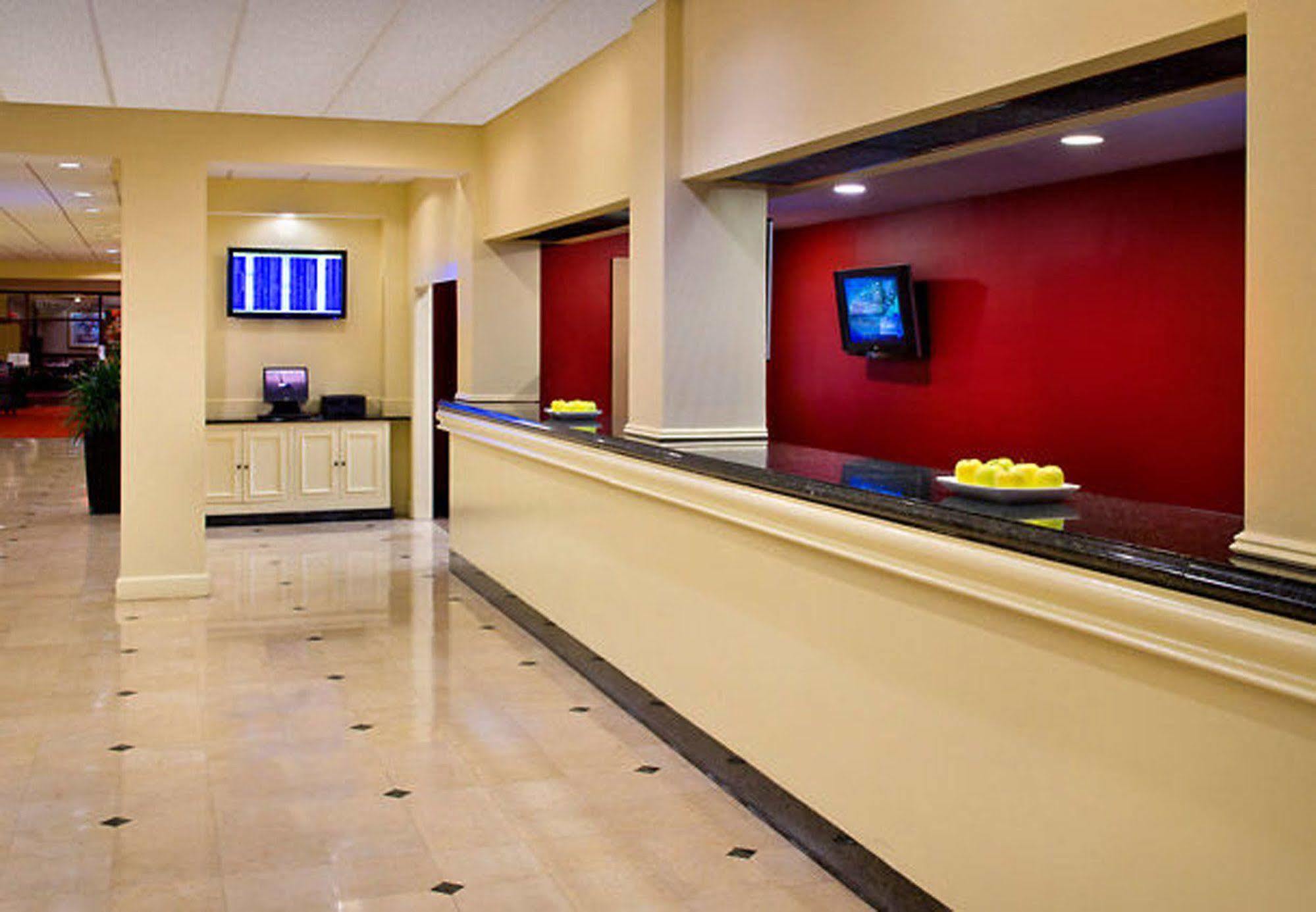 Laguardia Airport Marriott Hotel 4*