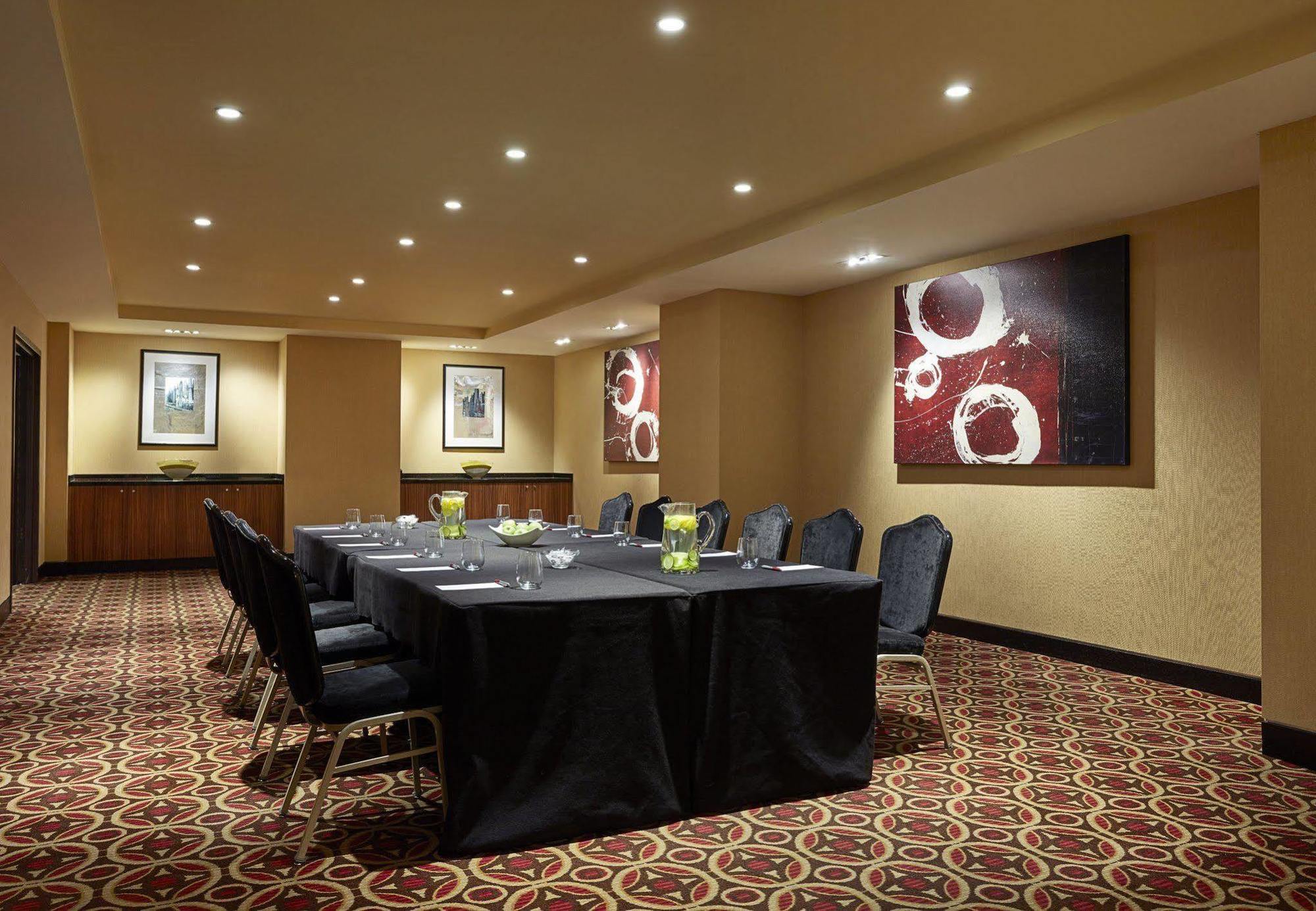 Hotel Marriott East Side 4*