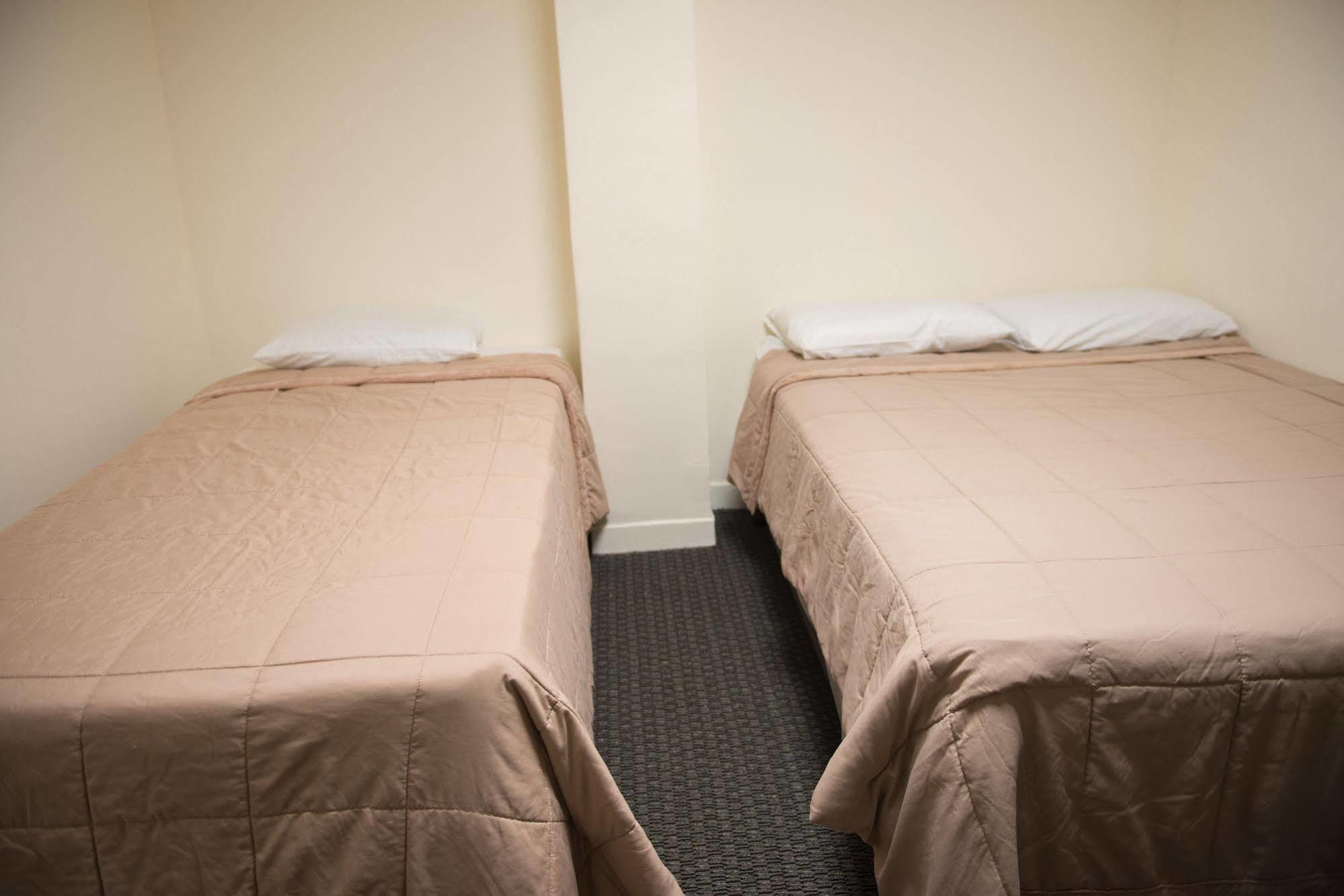 Flushing Ymca Hostel *