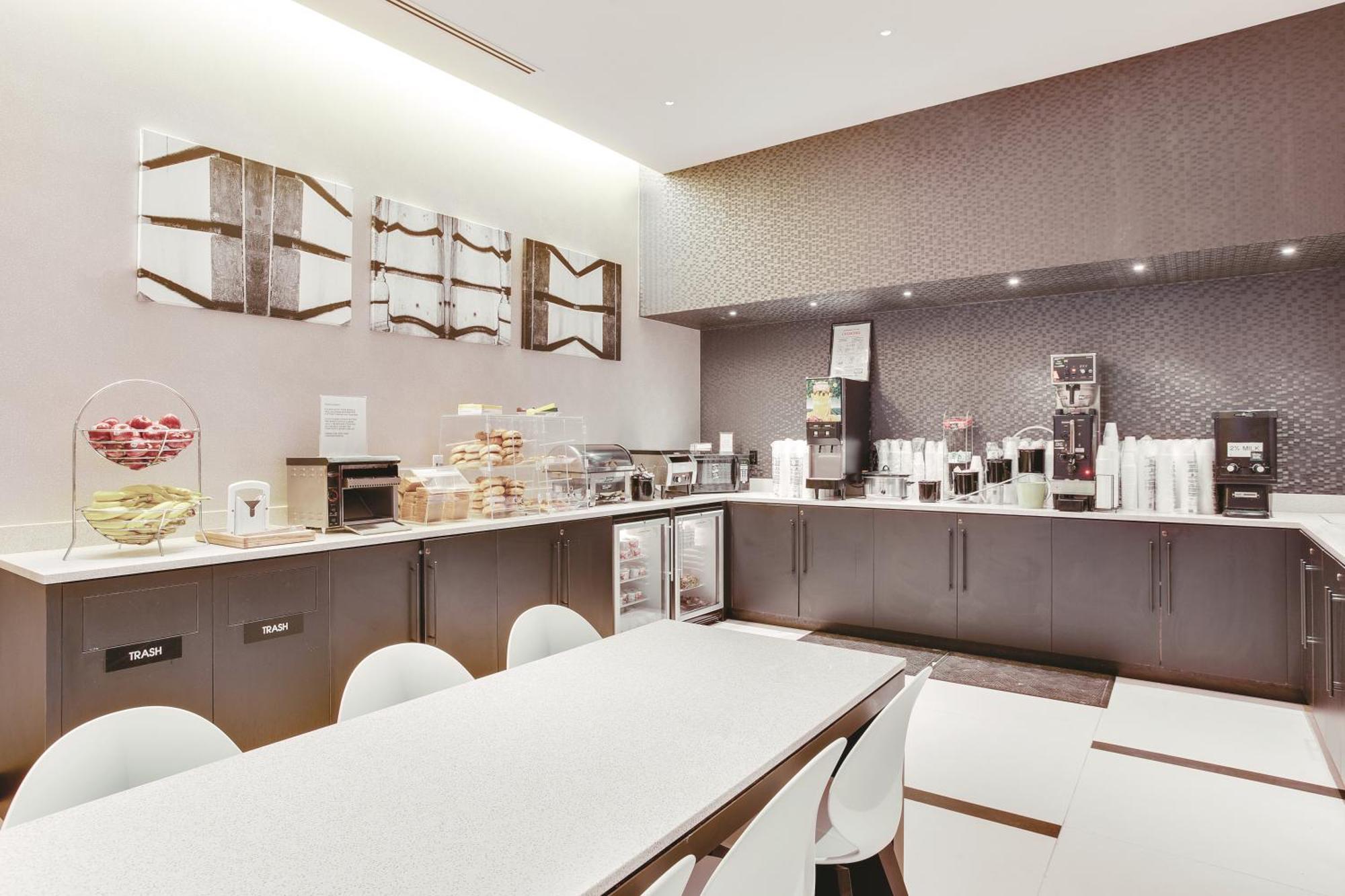 The At Fifth Avenue New York