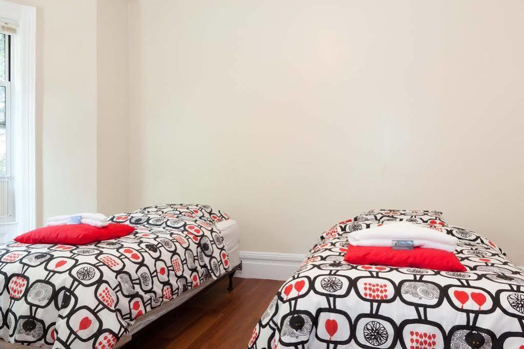 Morris (adults Only)