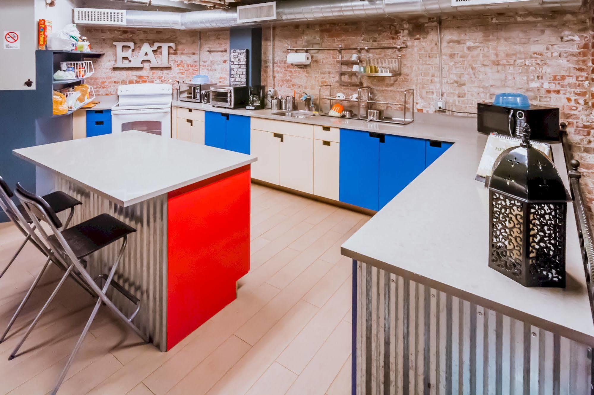 Q4 And Hostel New York