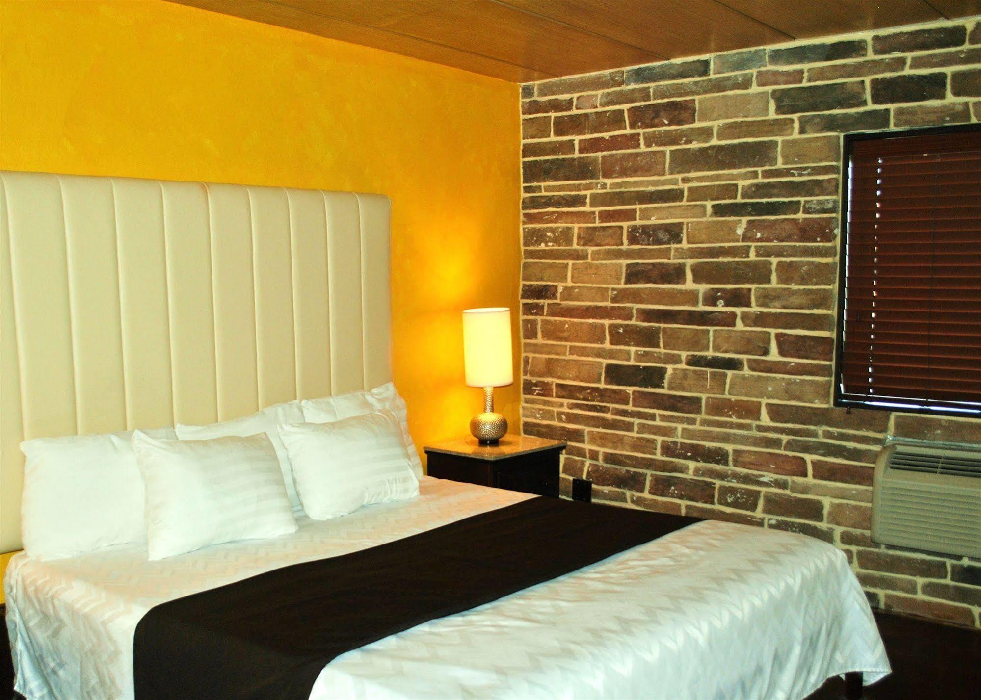 Motel Surfside Three New York