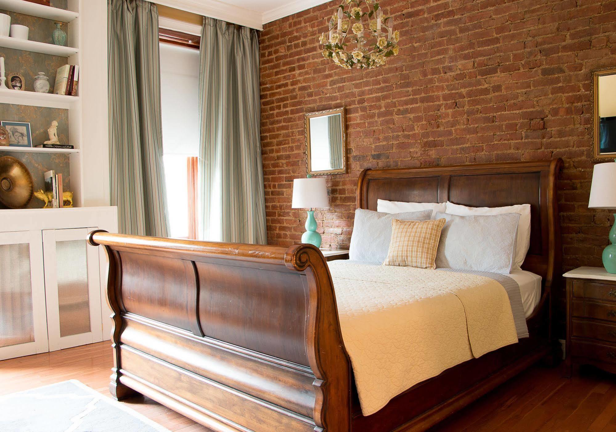 Guest house 255west New York