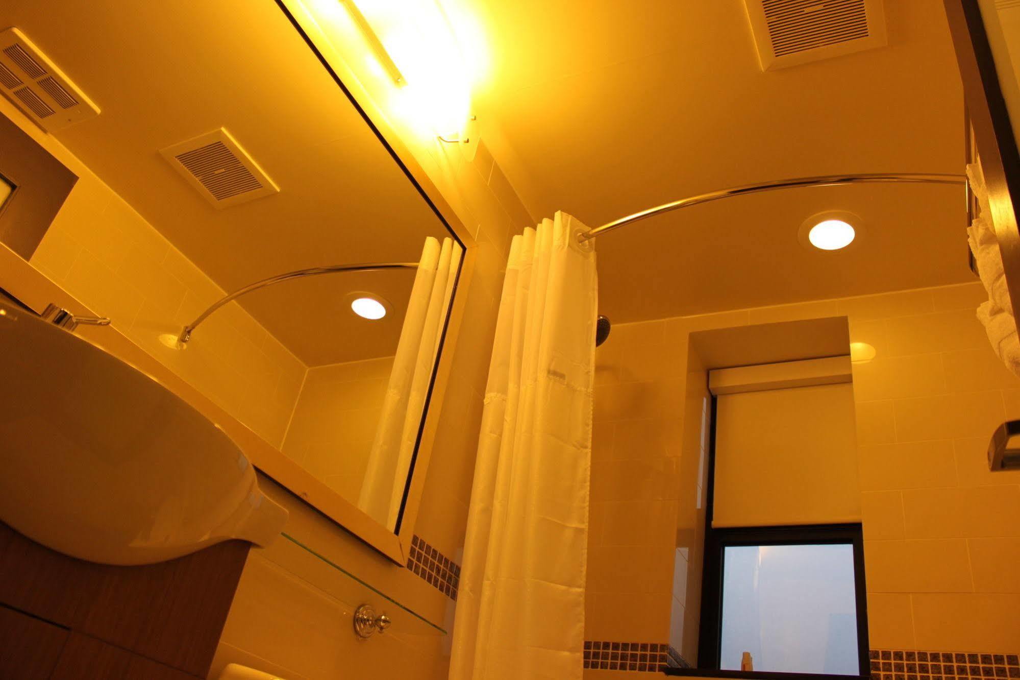 Richland Les New York