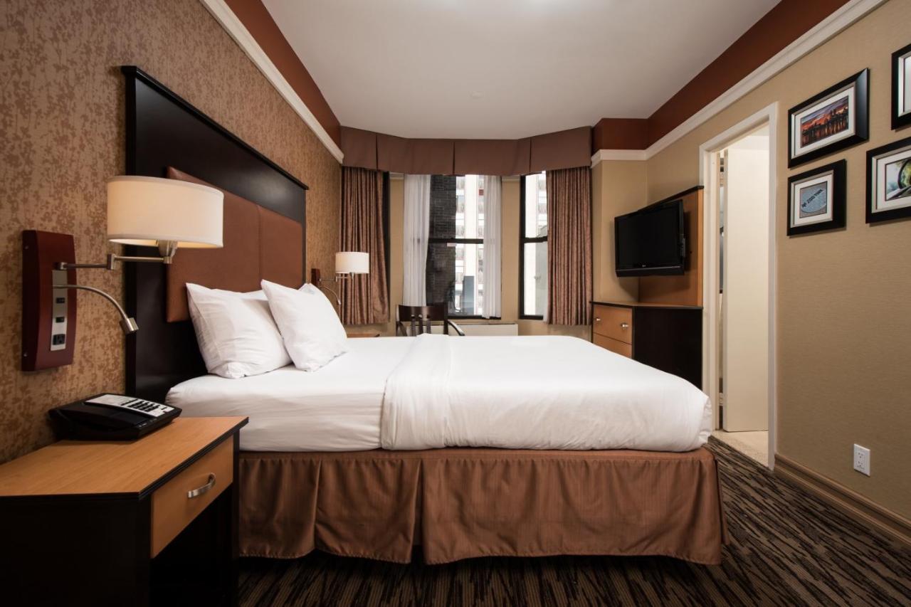 The At Fifth Avenue New York