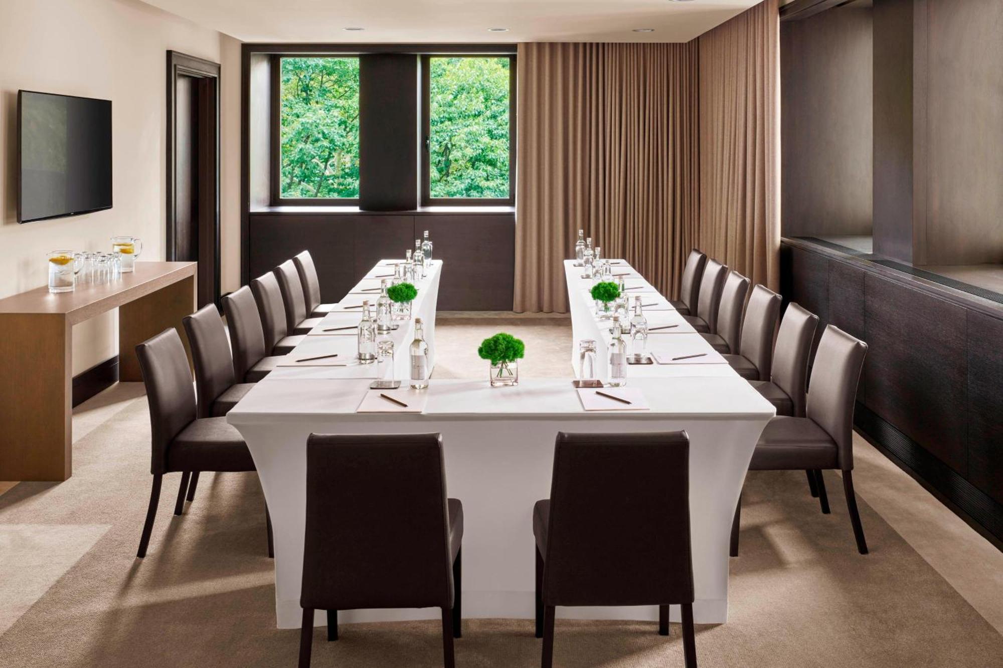 The Edition Hotel 5*