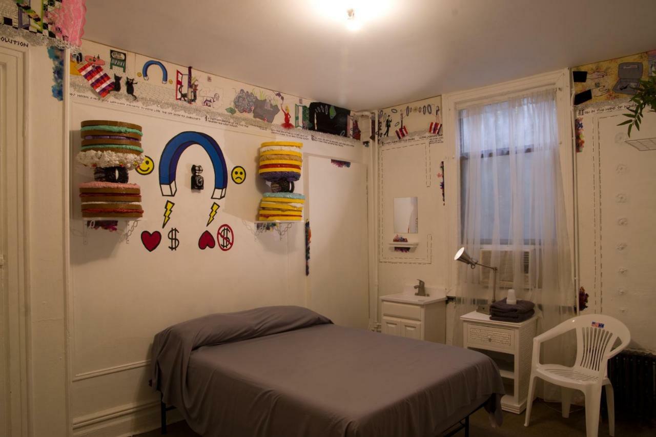 Carlton Arms Hotel 2*