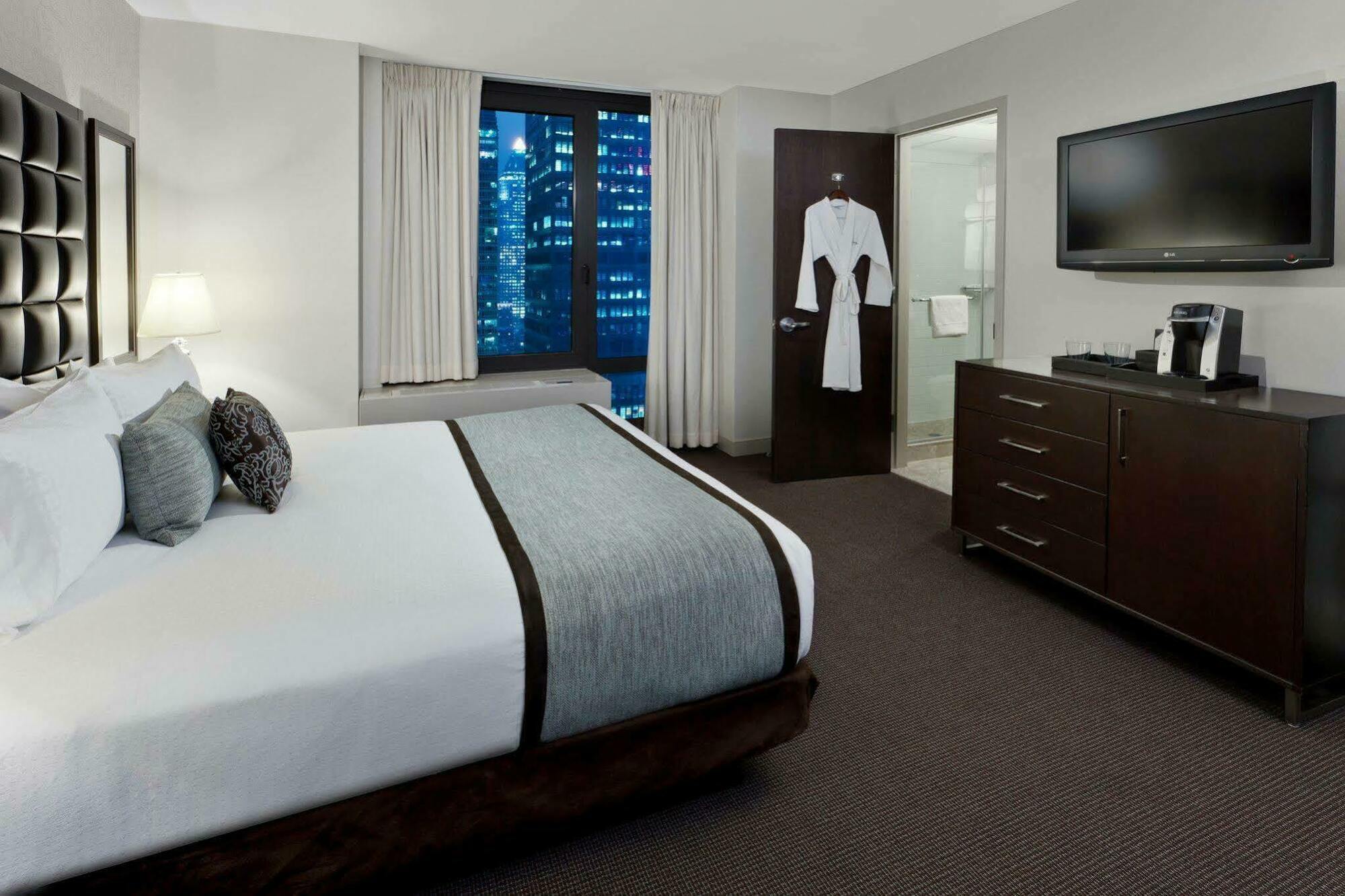 Distrikt City, Tapestry Collection By Hilton Hotel