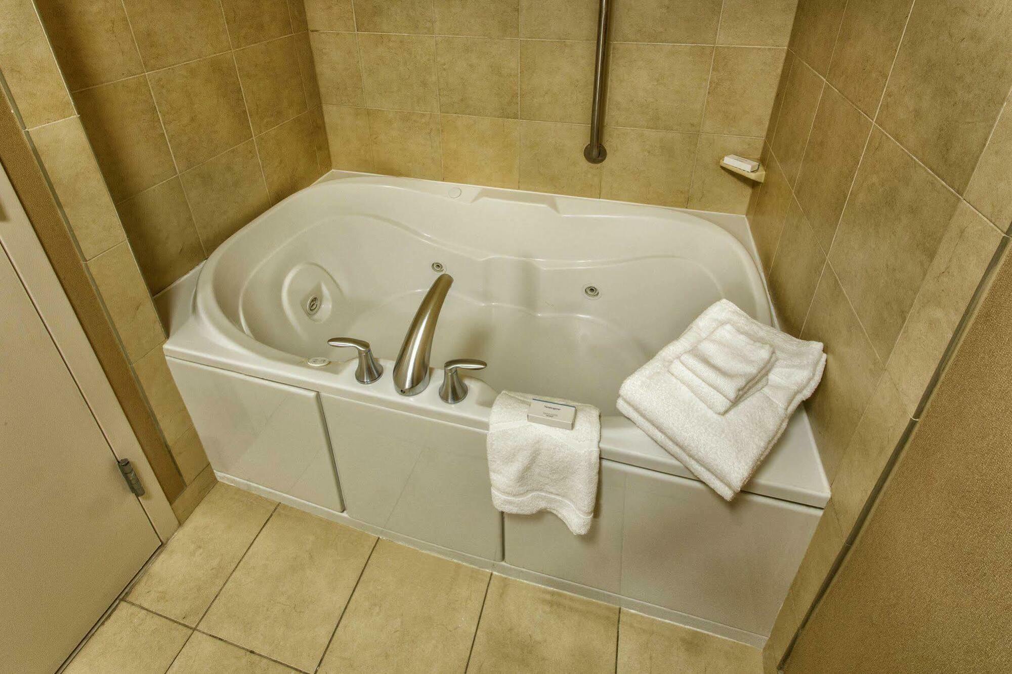 Hotel Hampton & Staten Island