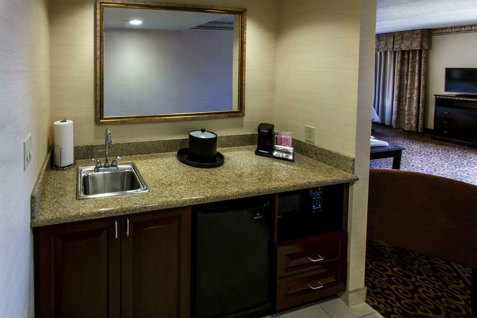 Hampton & Staten Island Hotel