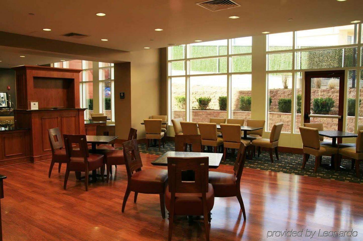 Hotel Hampton - Laguardia Airport 3*