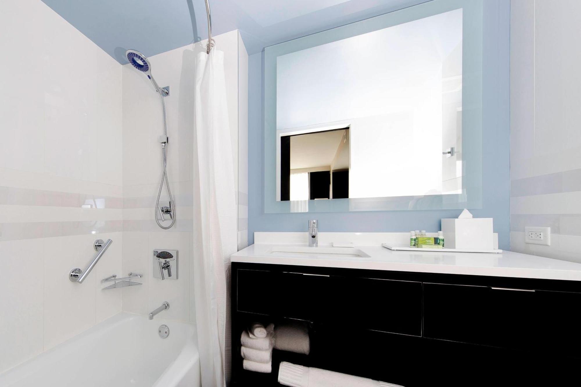 By Marriott Manhattan/central Park