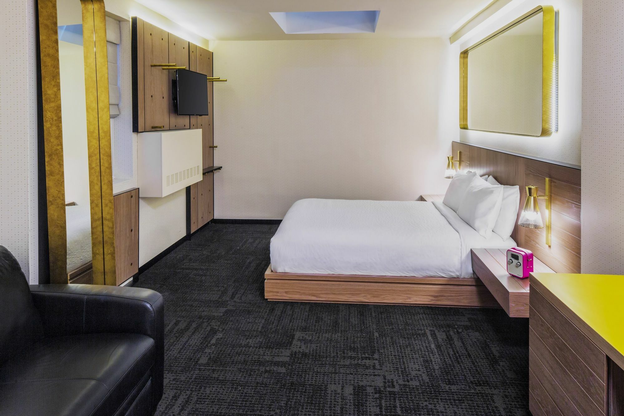 Shocard, Hotel