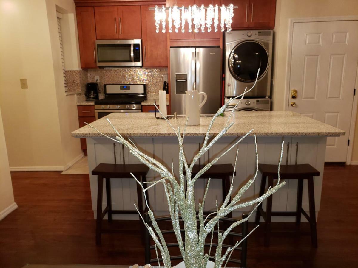 Apartment Brooklyn 3 Bedroom 1 Bathroom 8 Minutes To Subway 30 Minutes To Manhattan New York