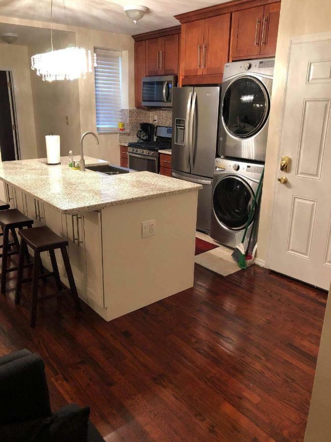 Apartment Brooklyn 3 Bedroom 1 Bathroom 8 Minutes To Subway 30 Minutes To Manhattan