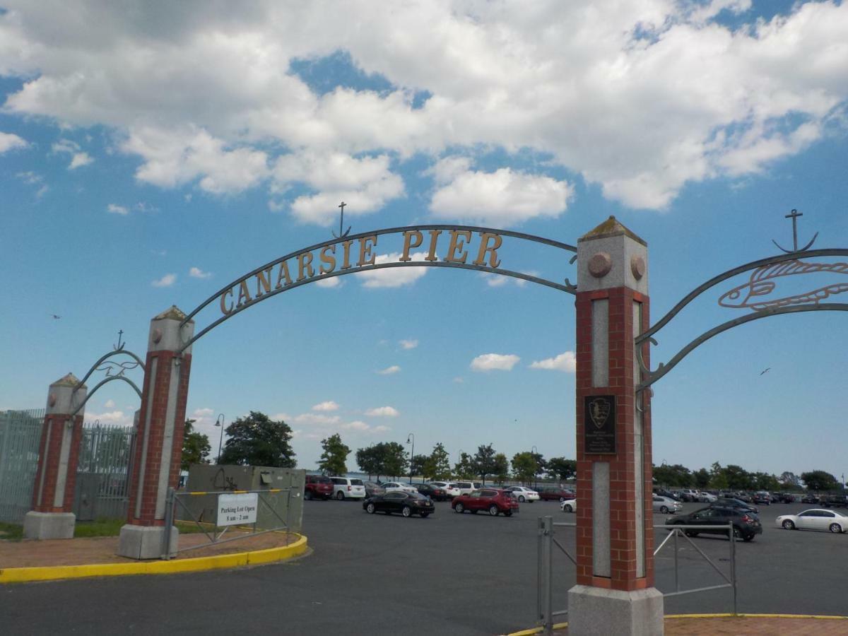At The Water's Edge In Canarsie! Gasthof