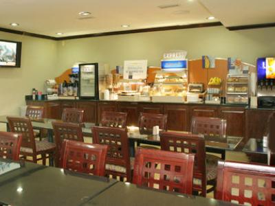 Hotel Express Kennedy Airport, An Ihg 3*