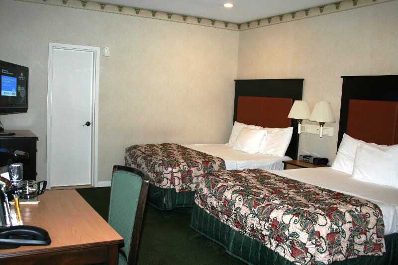 The At Fifth Avenue New York