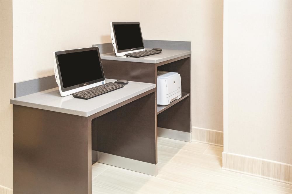 La Quinta By Wyndham Park Hotel