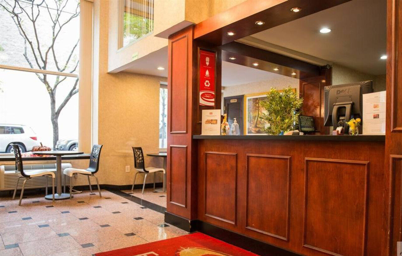 Econo Times Square 2*