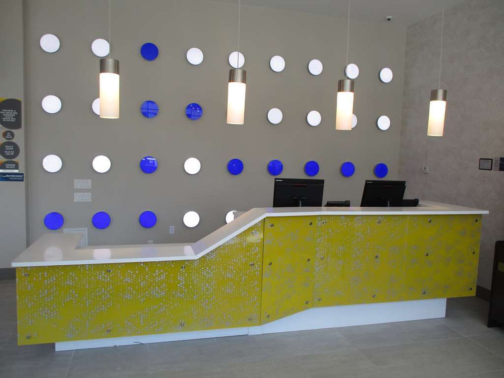 Glo Western Brooklyn Nyc Hotel