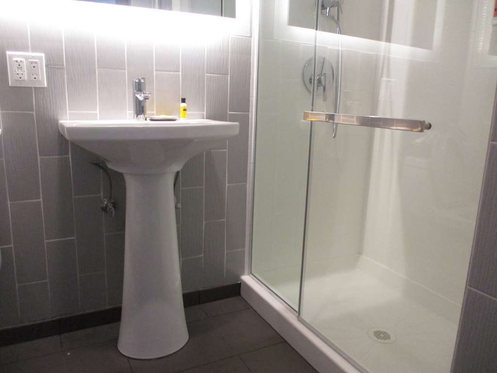 Glo Western Brooklyn Nyc Hotel 3*