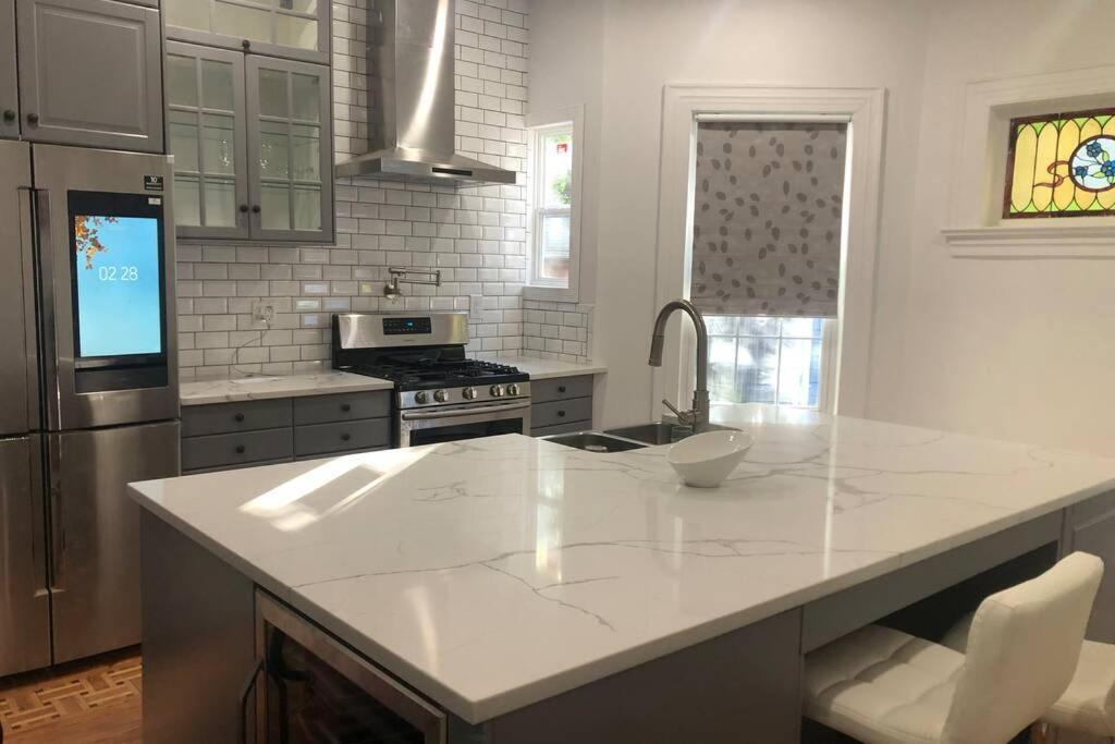 Gorgeous Victorian House!! Entire In Sam's New York