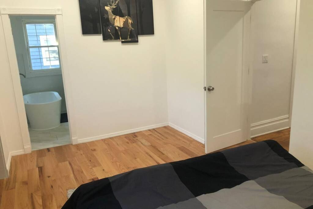 Gorgeous Victorian House!! Entire In Sam's