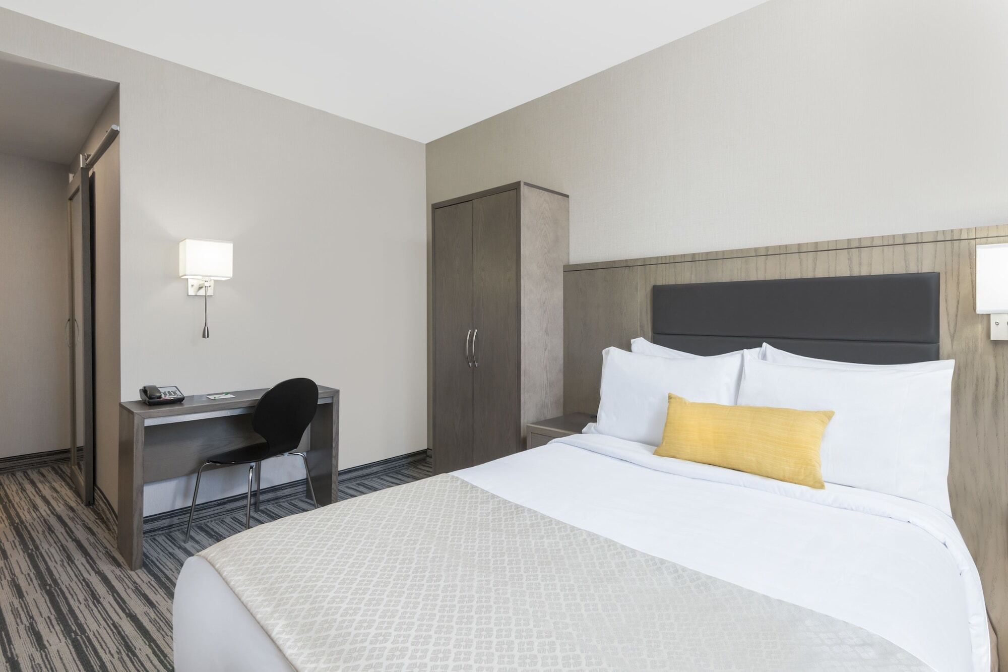 Wyndham Garden Laguardia South Hotel