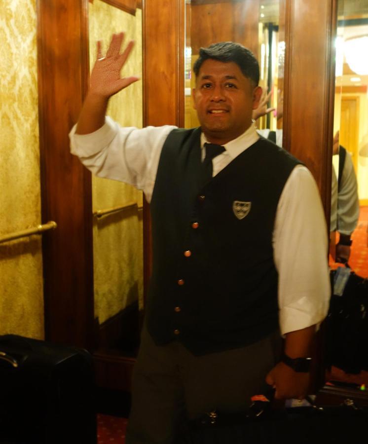 Hotel Elysee By Library Collection 4*