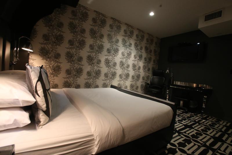 Night By Sb At Times Square